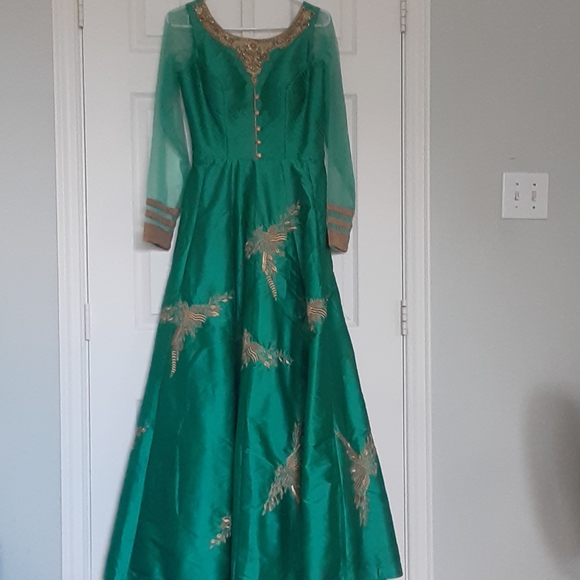 Dresses & Skirts - Elegant Evening Dress for women (brand new)